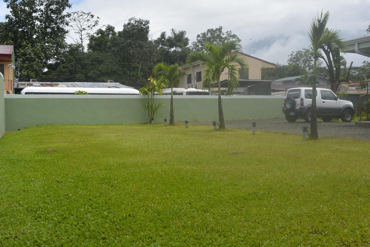 La Fortuna Backpackers Resort Eksteriør billede